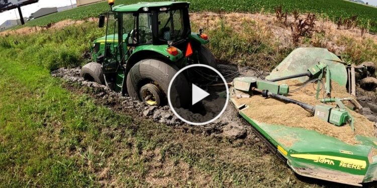 AWE RUTS!!! ROTATOR VS DEERE WITH A BAT-WING!!!